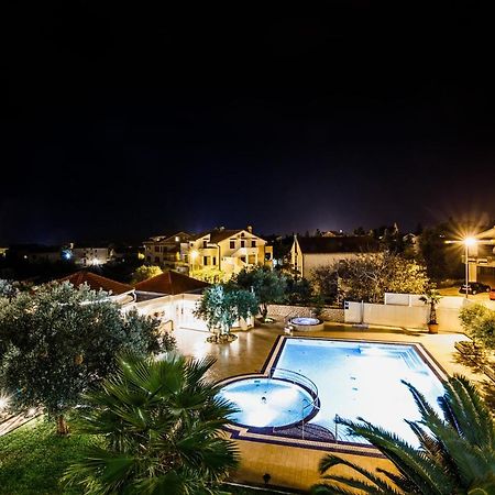 City Pool Apartments Novalja Luaran gambar