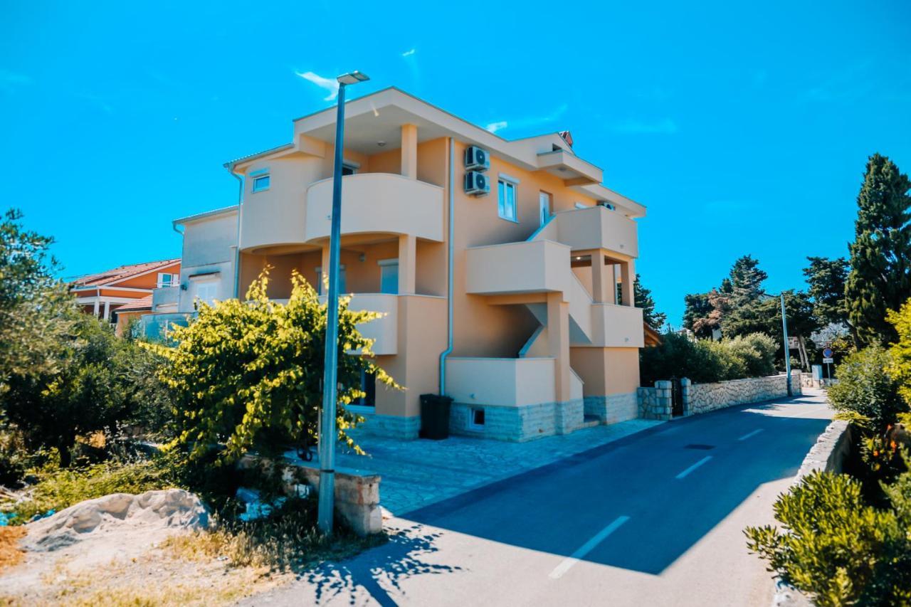 City Pool Apartments Novalja Luaran gambar