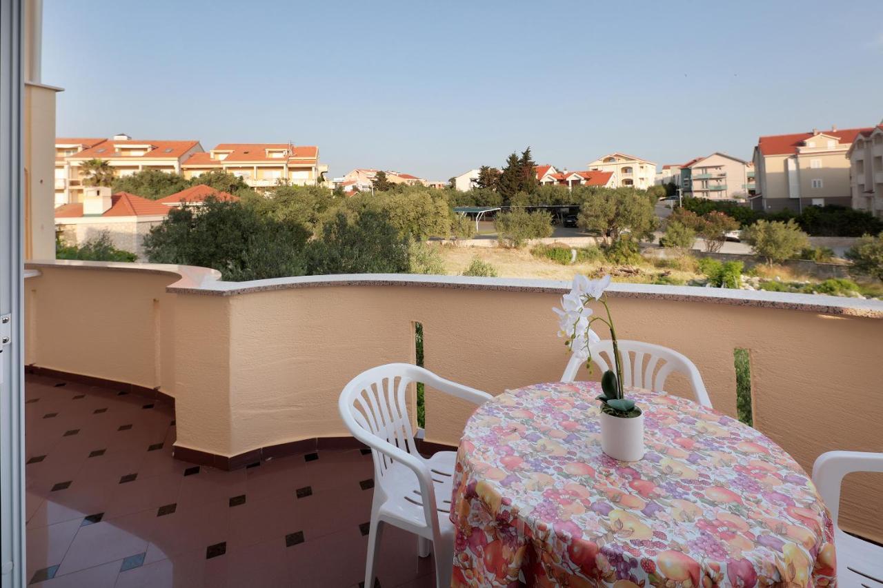 City Pool Apartments Novalja Luaran gambar
