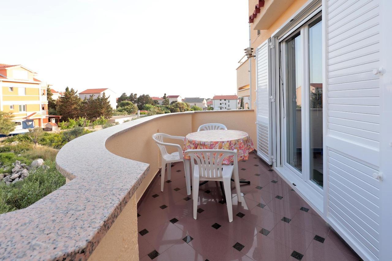 City Pool Apartments Novalja Luaran gambar