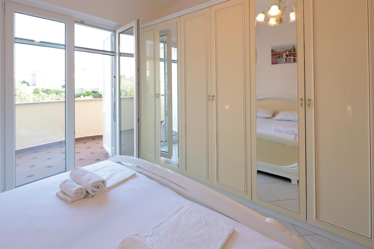 City Pool Apartments Novalja Luaran gambar
