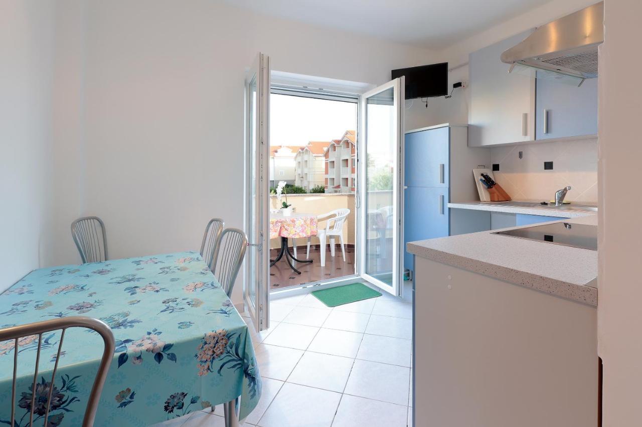 City Pool Apartments Novalja Luaran gambar