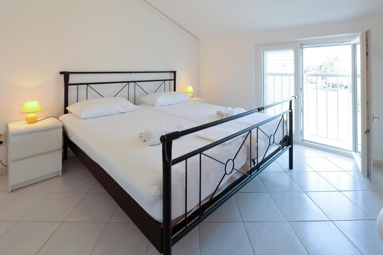 City Pool Apartments Novalja Luaran gambar