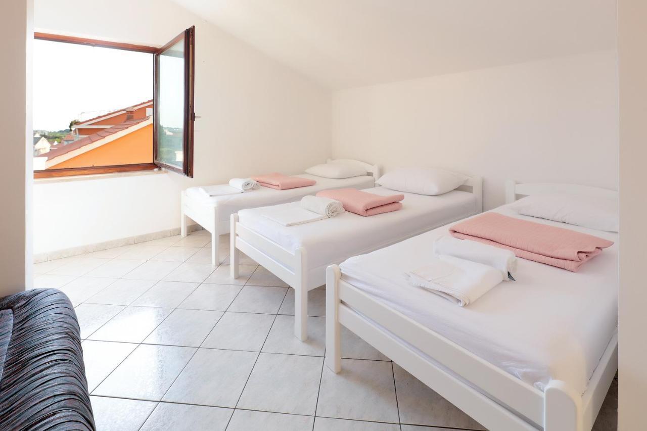 City Pool Apartments Novalja Luaran gambar
