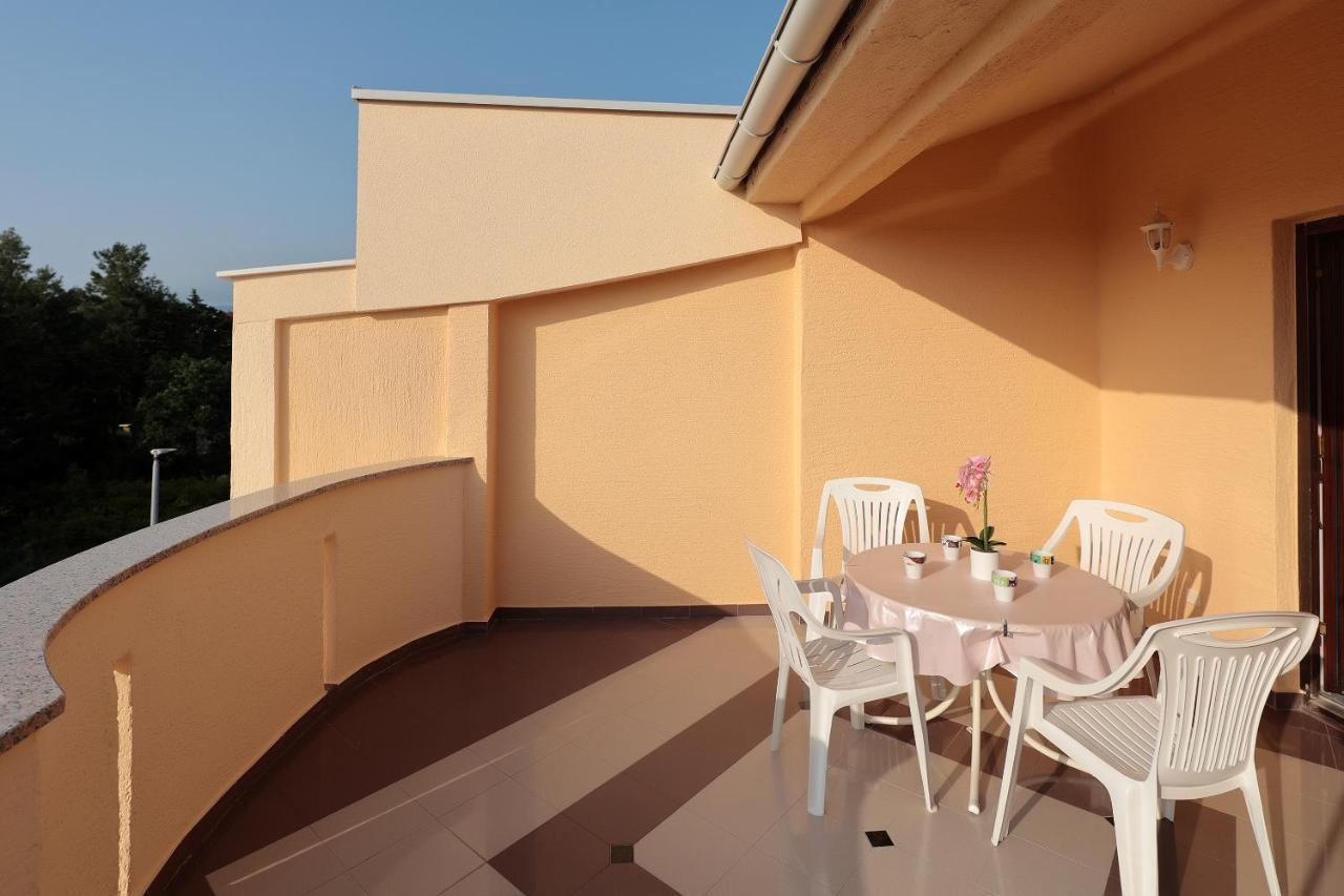 City Pool Apartments Novalja Luaran gambar