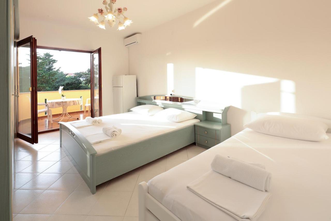 City Pool Apartments Novalja Luaran gambar