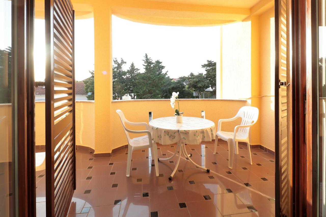 City Pool Apartments Novalja Luaran gambar