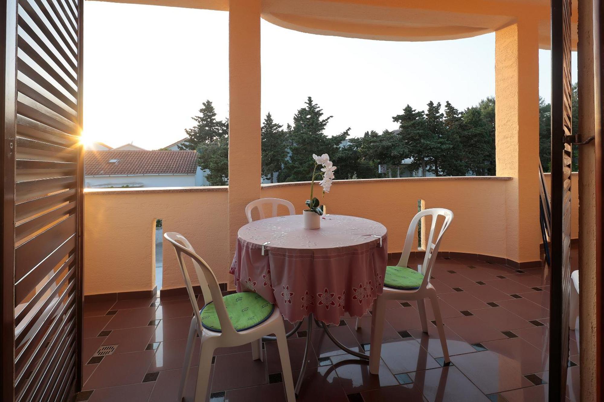 City Pool Apartments Novalja Luaran gambar