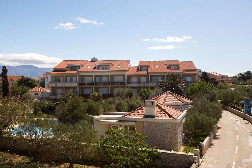 City Pool Apartments Novalja Luaran gambar