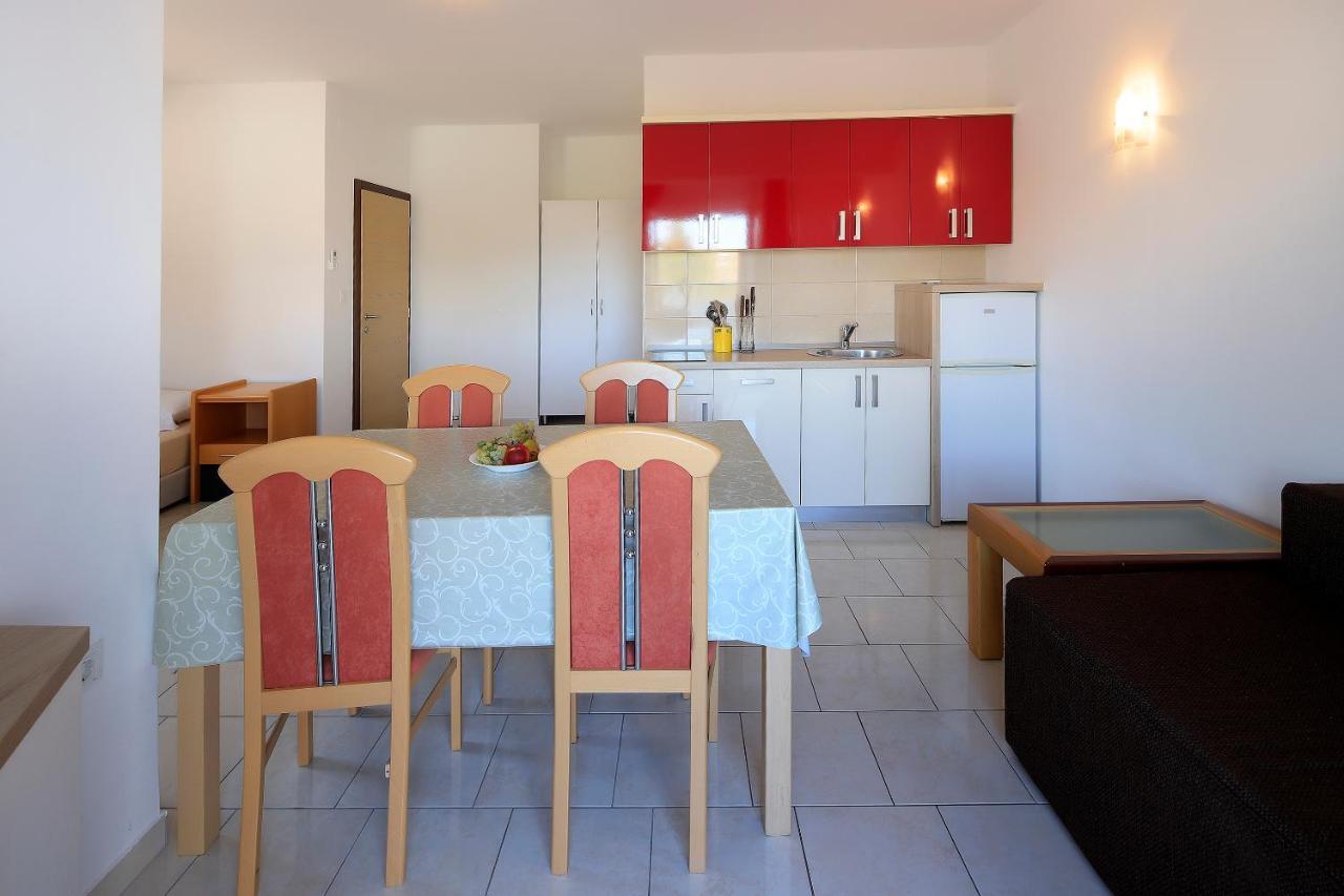 City Pool Apartments Novalja Luaran gambar