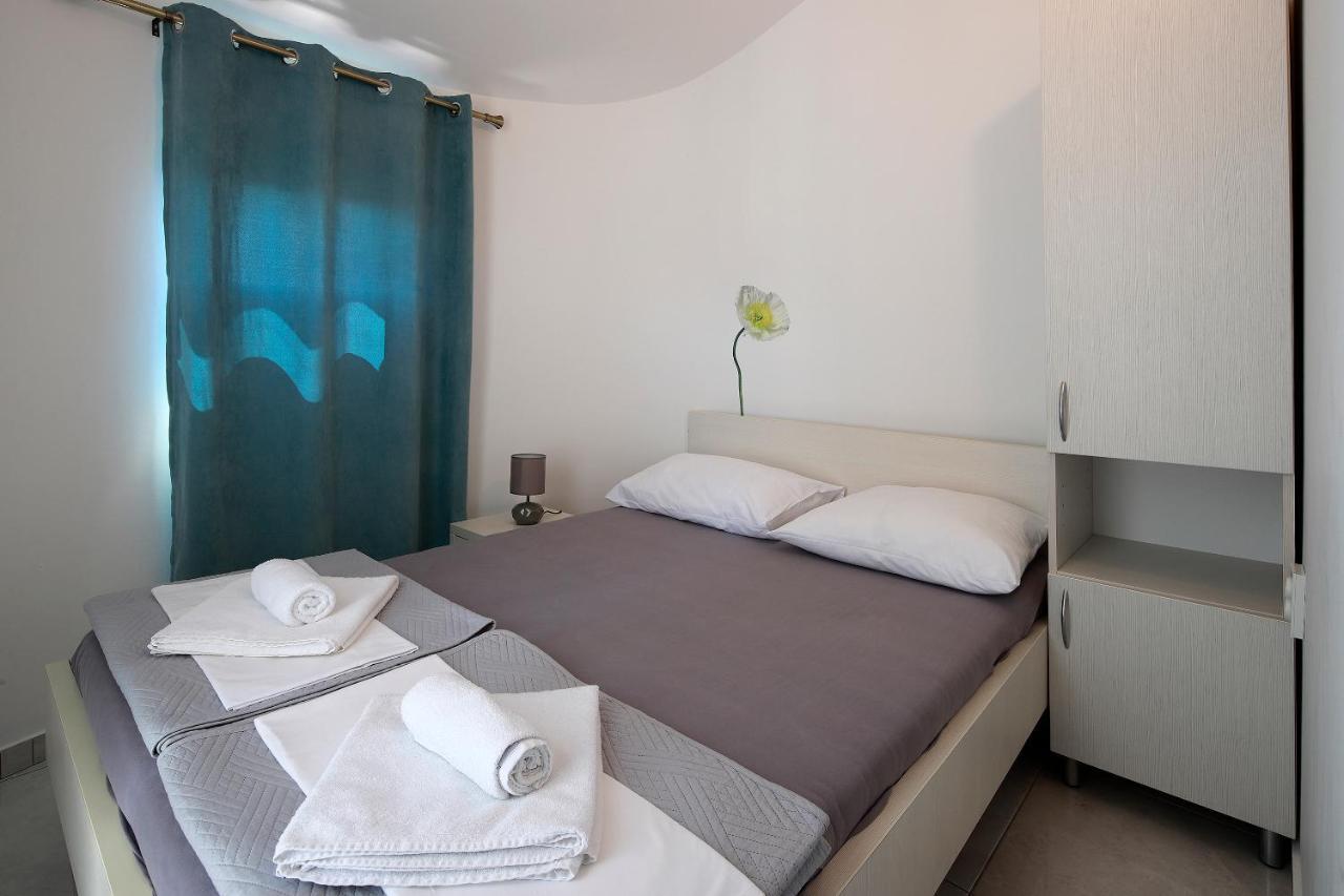 City Pool Apartments Novalja Luaran gambar