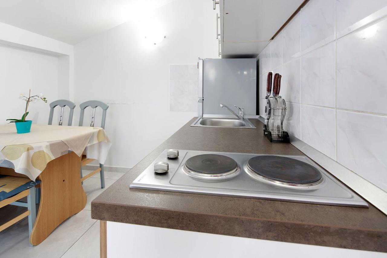 City Pool Apartments Novalja Luaran gambar