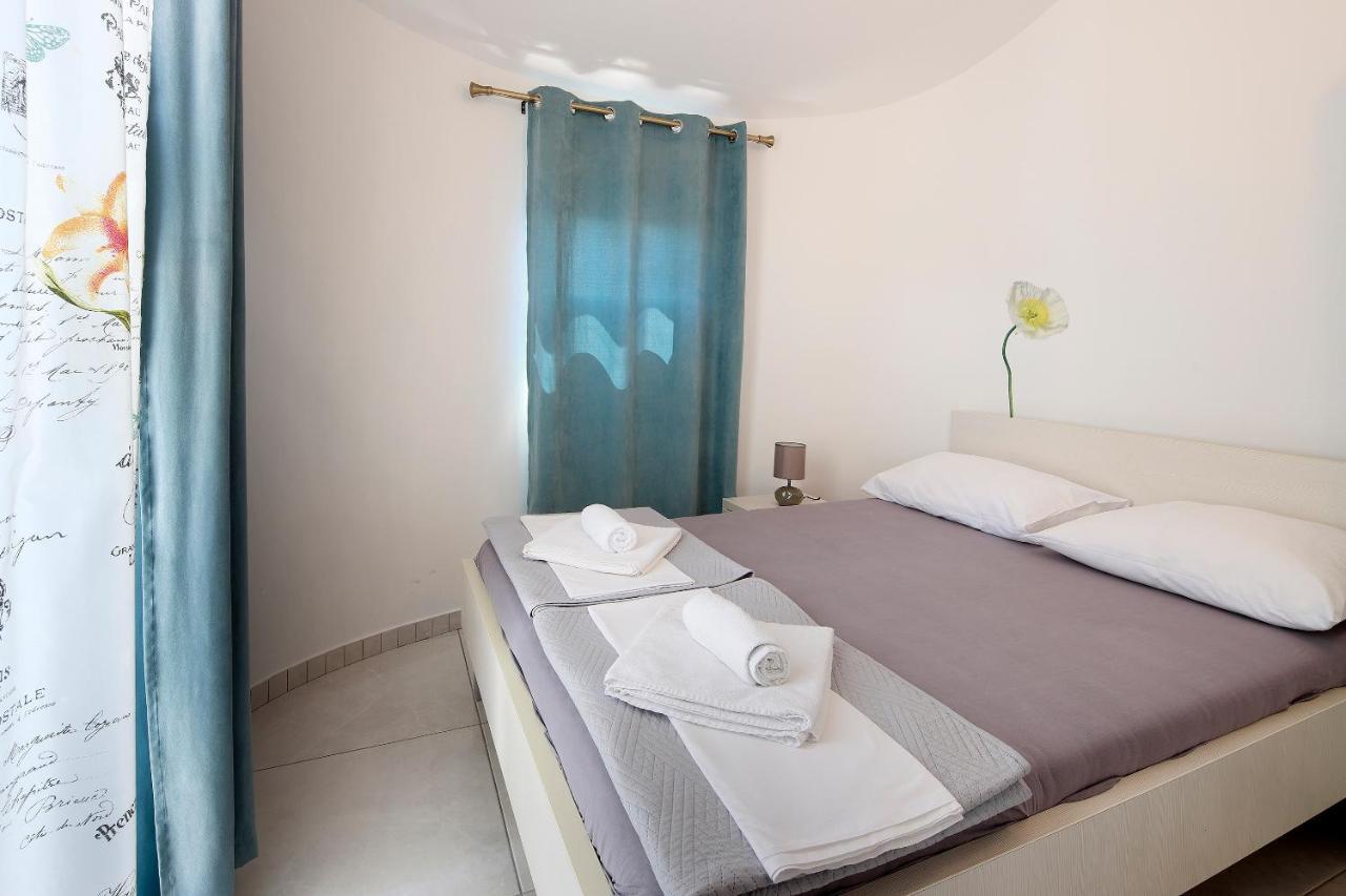 City Pool Apartments Novalja Luaran gambar