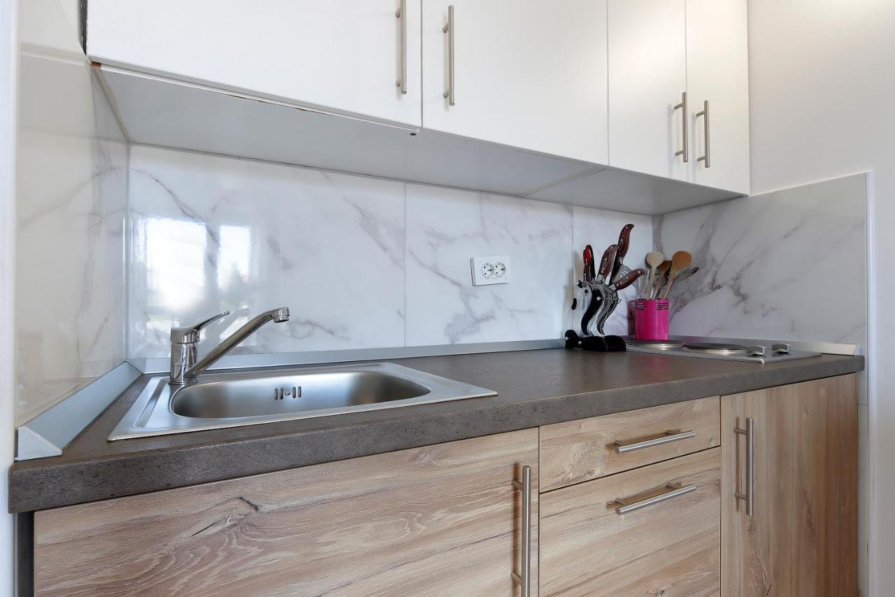 City Pool Apartments Novalja Luaran gambar