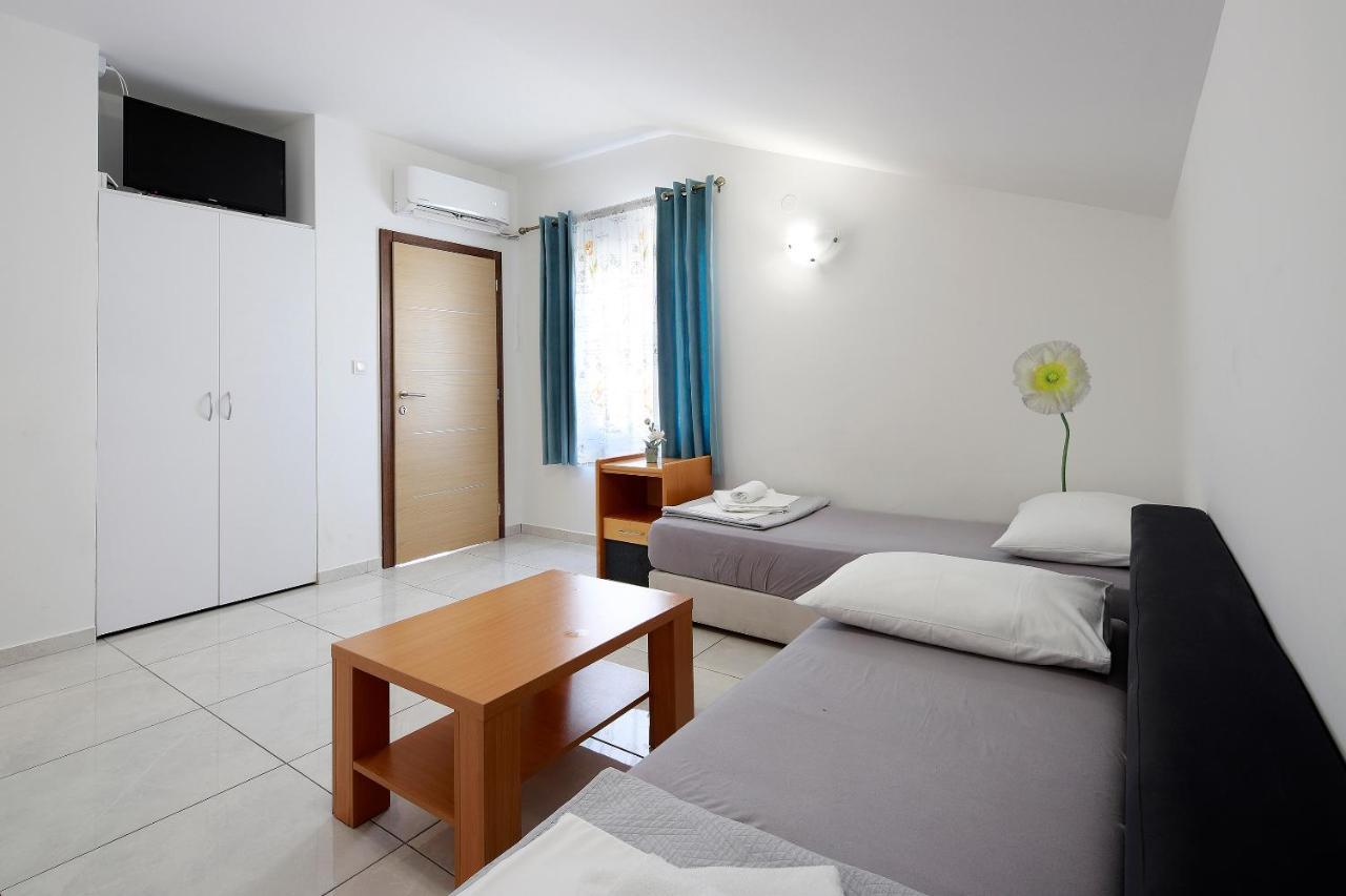 City Pool Apartments Novalja Luaran gambar
