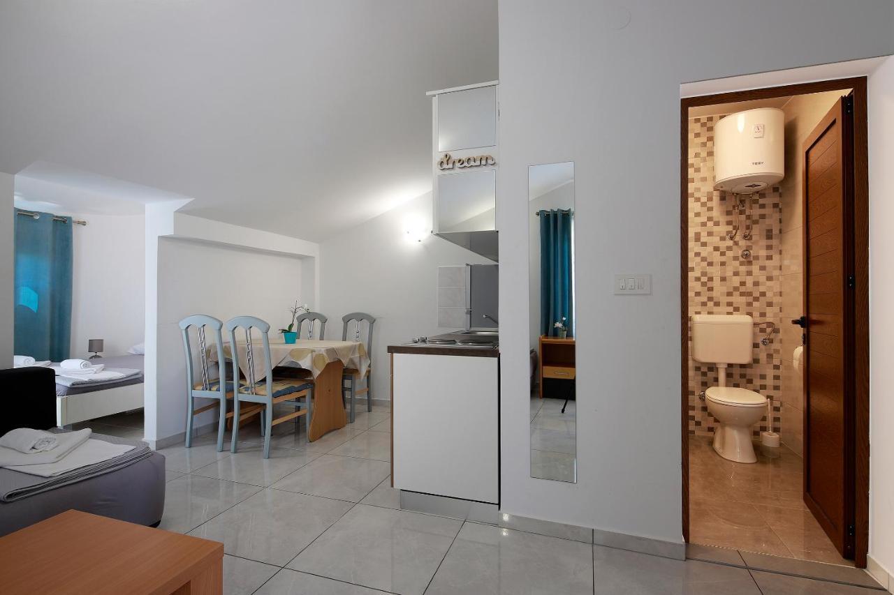 City Pool Apartments Novalja Luaran gambar