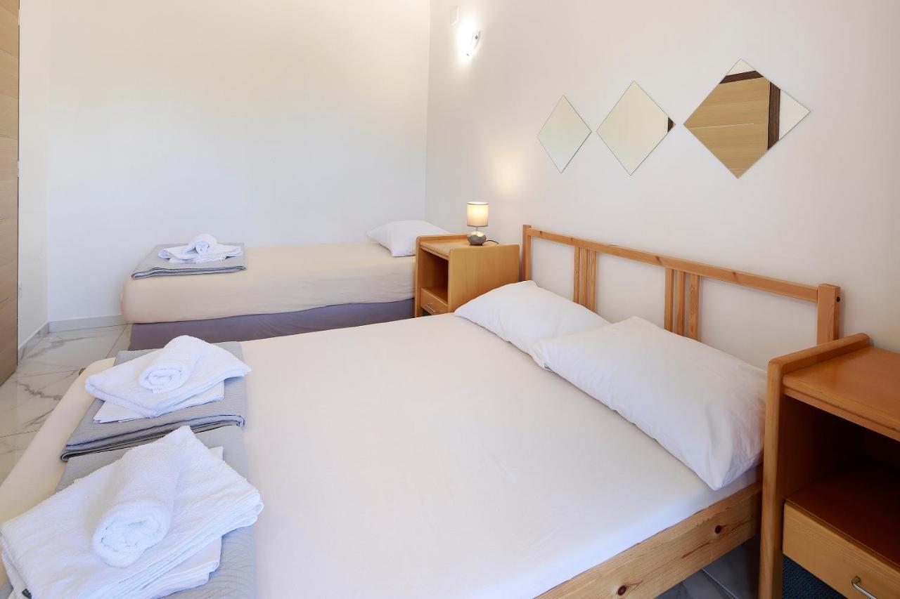 City Pool Apartments Novalja Luaran gambar