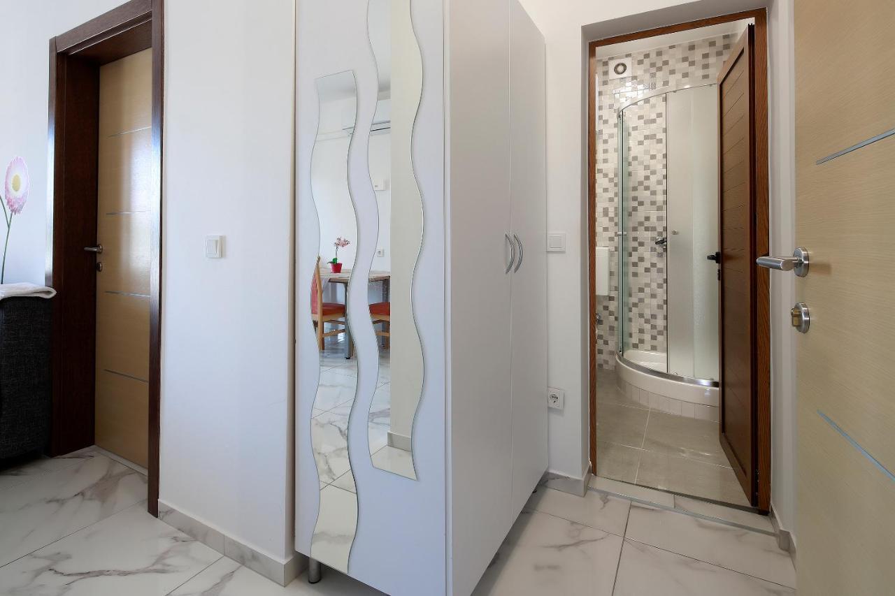 City Pool Apartments Novalja Luaran gambar