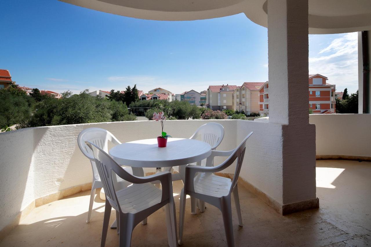 City Pool Apartments Novalja Luaran gambar
