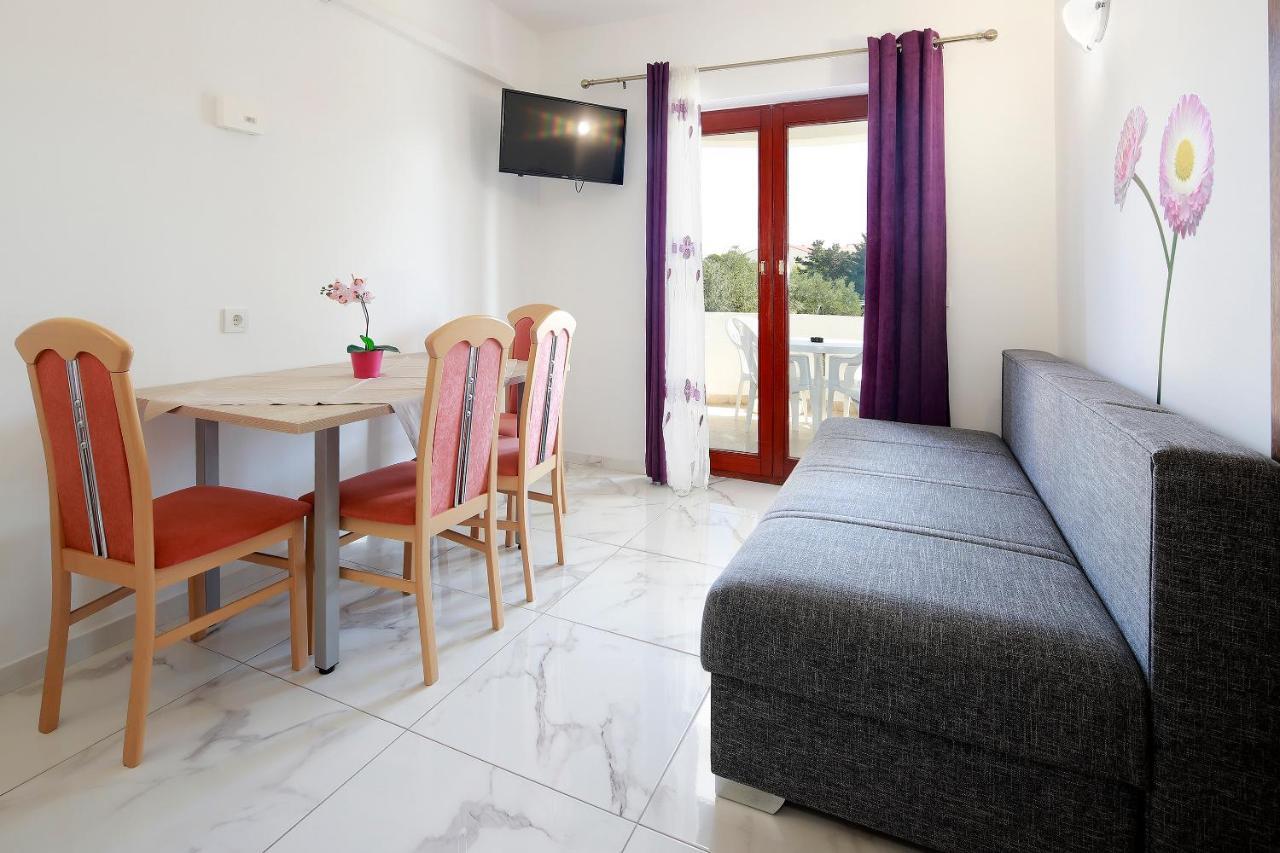 City Pool Apartments Novalja Luaran gambar