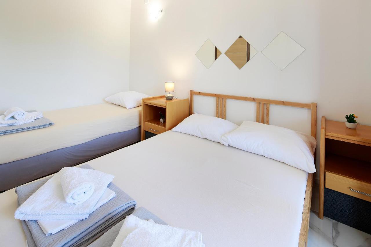 City Pool Apartments Novalja Luaran gambar