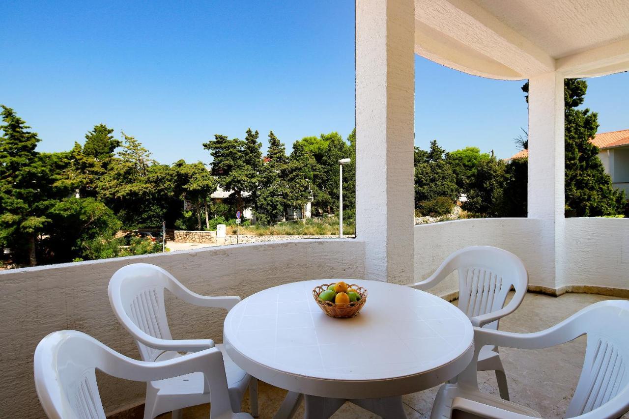 City Pool Apartments Novalja Luaran gambar