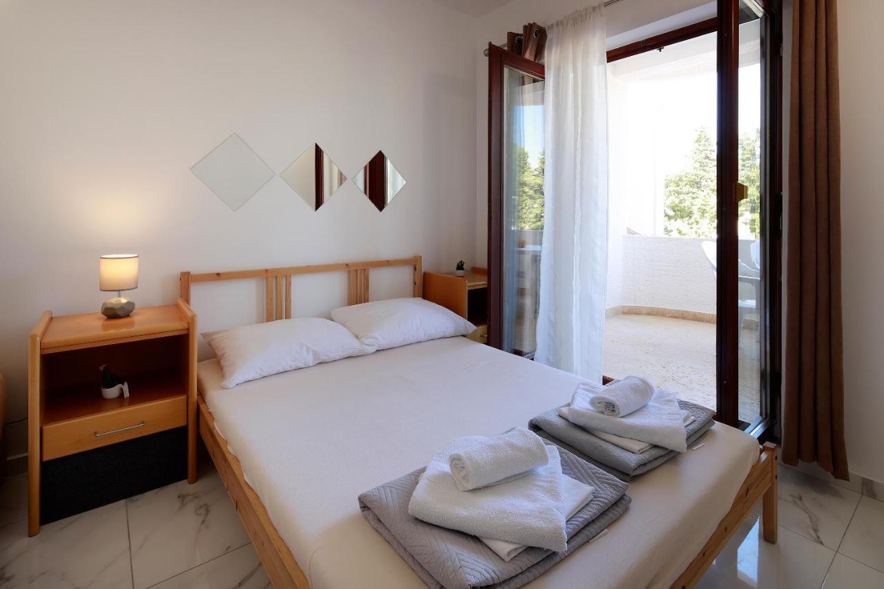 City Pool Apartments Novalja Luaran gambar