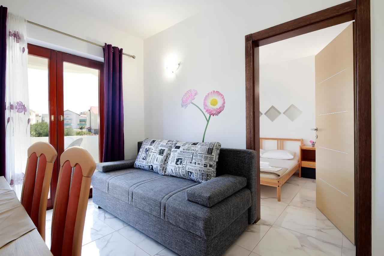 City Pool Apartments Novalja Luaran gambar