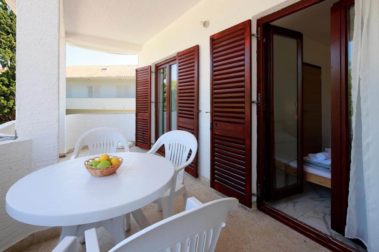 City Pool Apartments Novalja Luaran gambar
